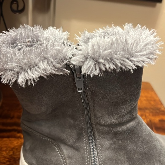 Mia Womens Merion Gray Faux Suede Boots in Size 7.5, EUC - Picture 12 of 17
